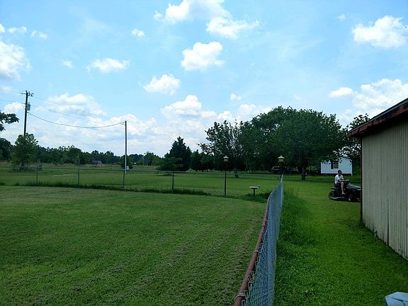 4th image of 676 Patricia Ln