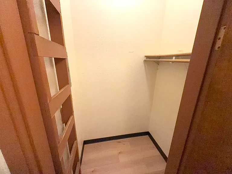 106 E Broadway — Photo 3