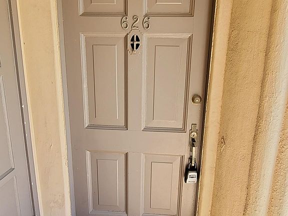 5th image of 624 N Sycamore Ave #1/2