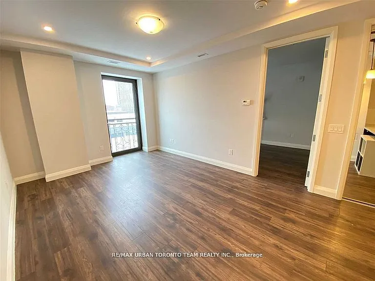 118 King St E #621 — Photo 19
