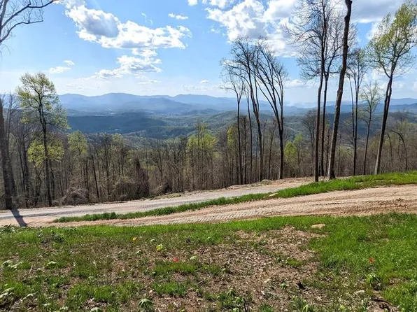 837 Hemlock Falls Rd, Franklin, NC 28734