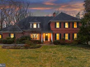 7116 Longwood Dr, Bethesda, MD 20817