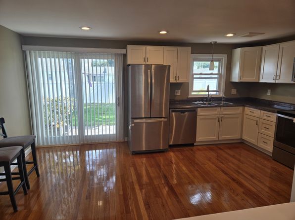 63 Weeden Ave
