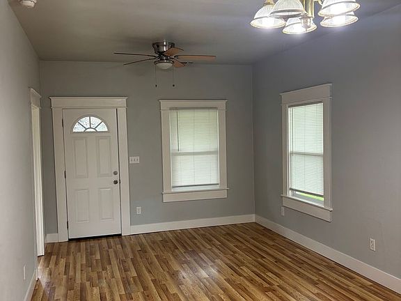 4th image of 705 E Wood St