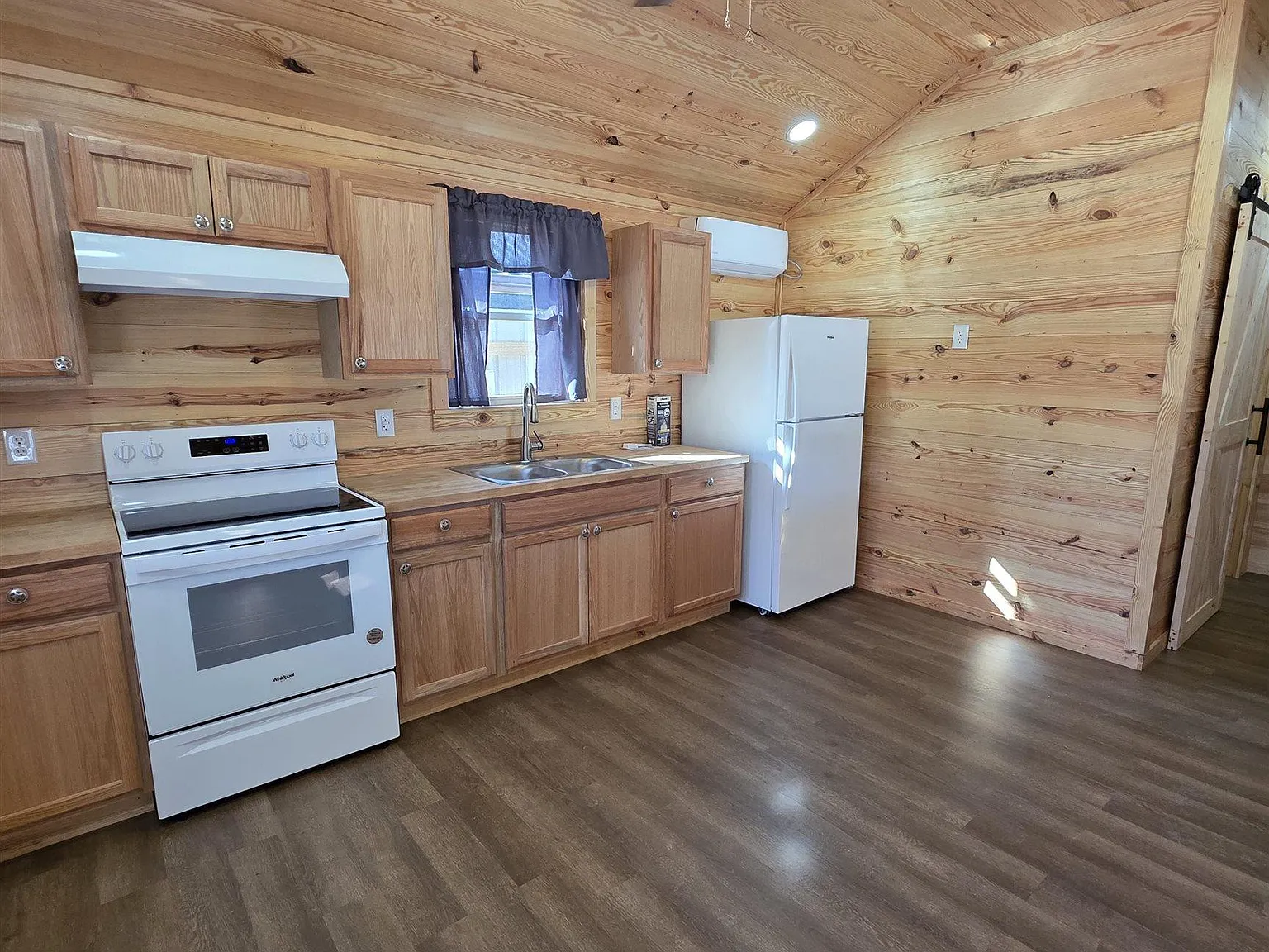 1 bed, 1.0 bath, 435 sqft, $1,050 — Photo 3