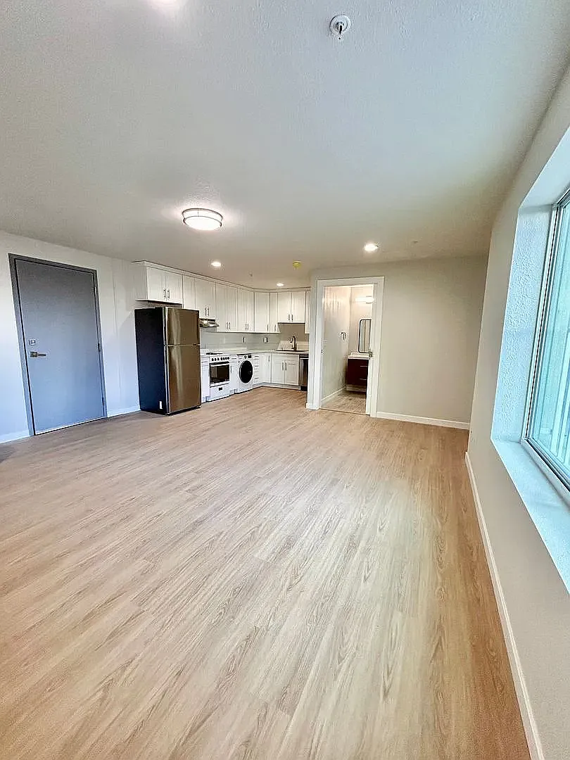 Habitat on 31st — Photo 2