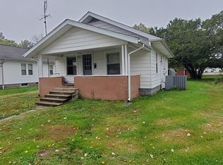 335 S Gibson St, Oakland City, IN 47660