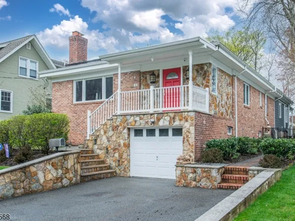 16 Riverside Dr, Florham Park Boro, NJ 07932