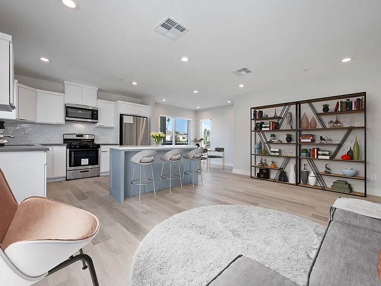 2727 S La Brea Ave — Photo 6