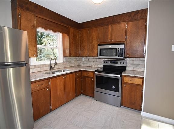 3rd image of 1308 Oak Hill Dr