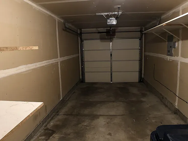 Indoor garage for 1 car