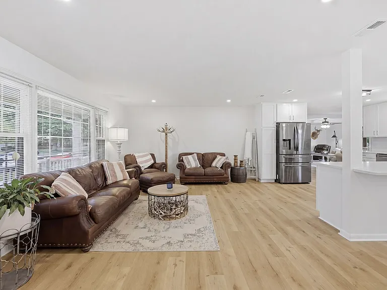 128 Convention Dr — Photo 21