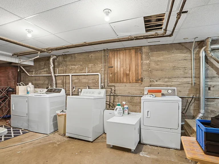 321 McLean St — Photo 35