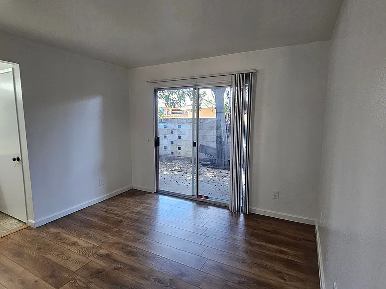 1315-1325 S Maple St — Photo 11