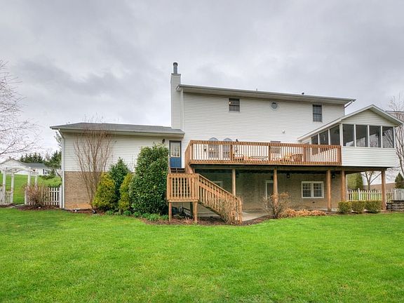 2nd image of 1317 Karr Ln