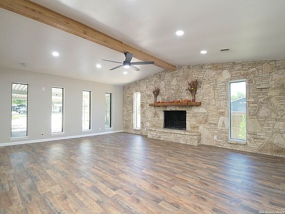 5th image of 403 PICKWELL DR