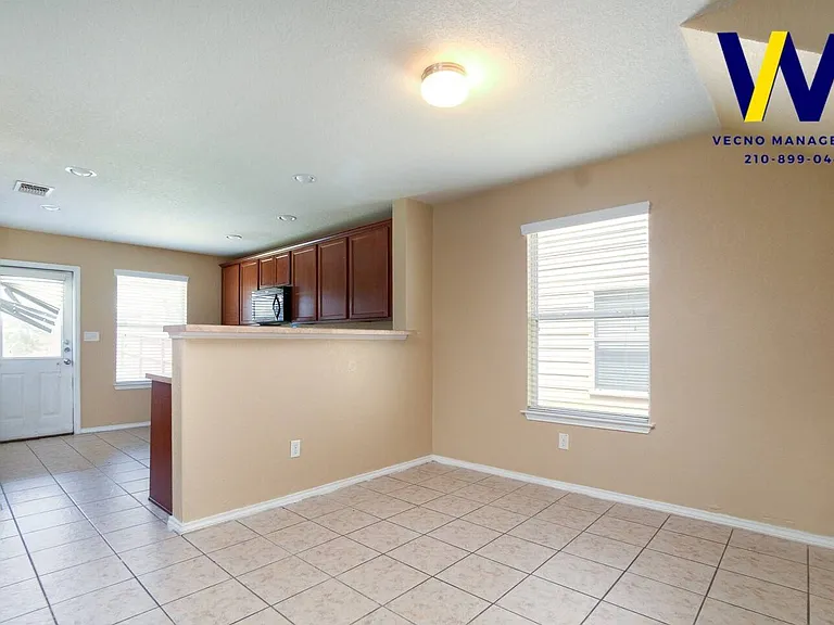 437 Auburn Park — Photo 8