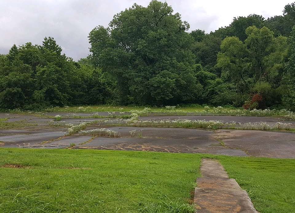 2nd image of 395 Country Club Rd
