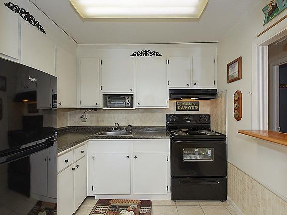 3rd image of 100 Fountain Ln APT 9