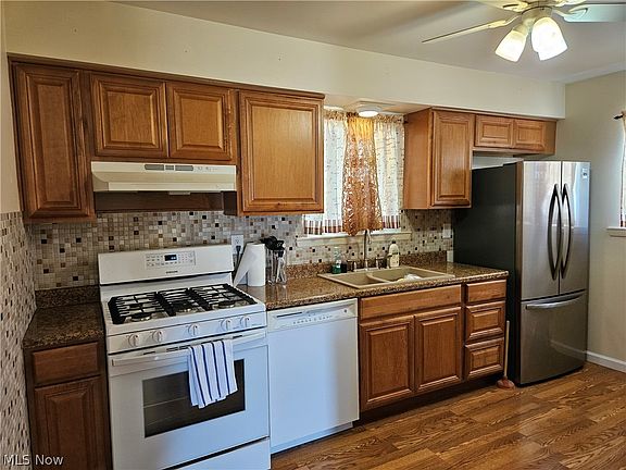 3rd image of 5770 Pemberton Dr