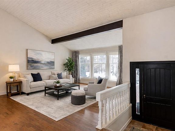 3rd image of 20 W Strathlorne Cres SW