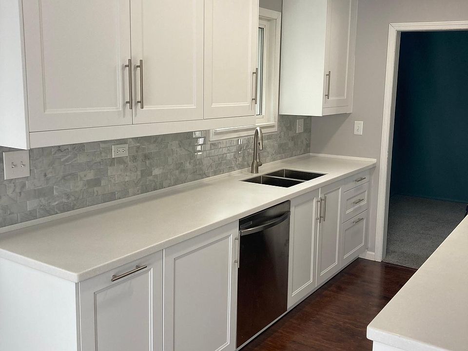 1st image of 338 N Lakeshore Dr