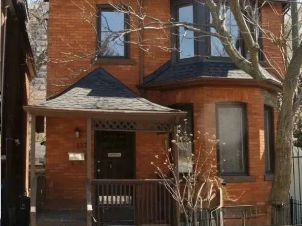 137 Queen St S, Hamilton, ON L8P 3S3