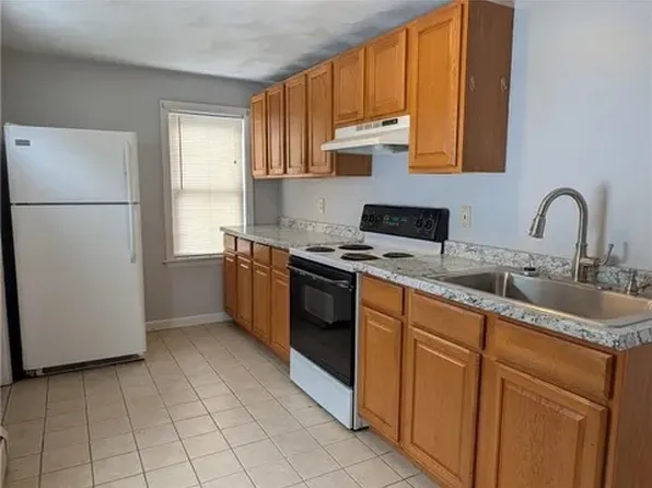 248 Putnam Pike APT 4, Johnston, RI 02919