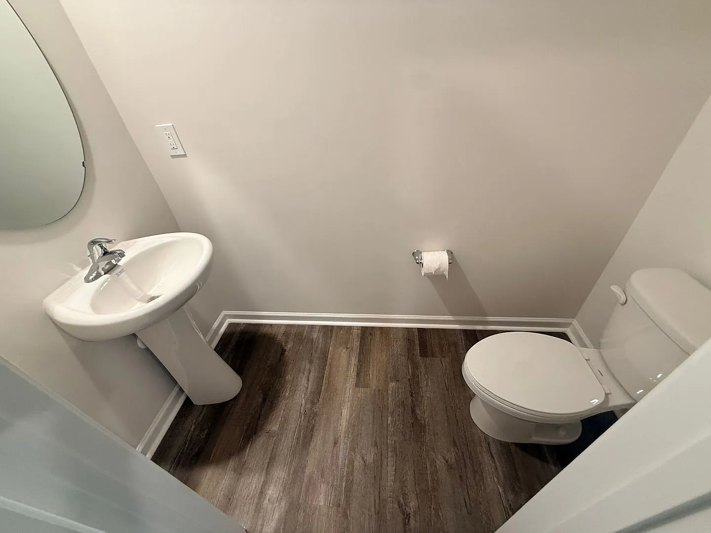 Like New, Upgraded townhome! — Photo 3