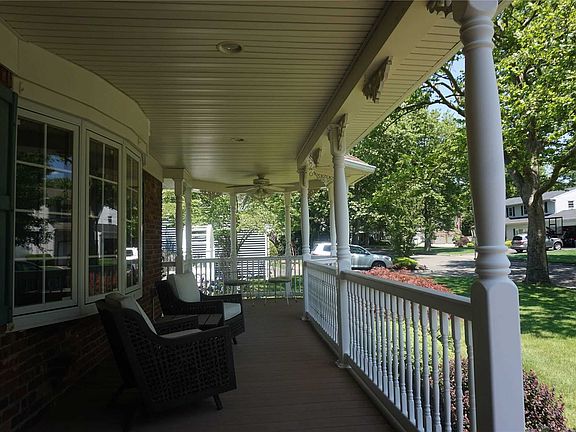 4th image of 17 Breton Ave