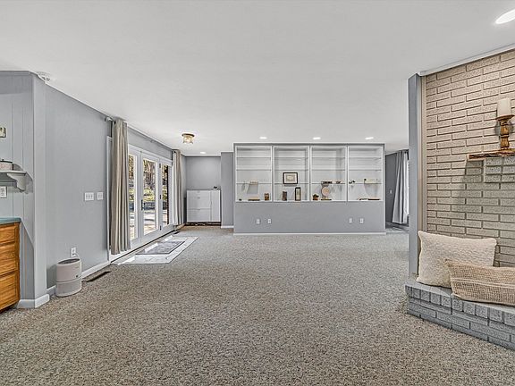 5th image of 2283 Franklin St