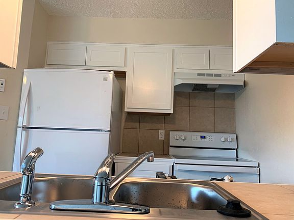 5th image of 1407 Glen Oaks Ct #4