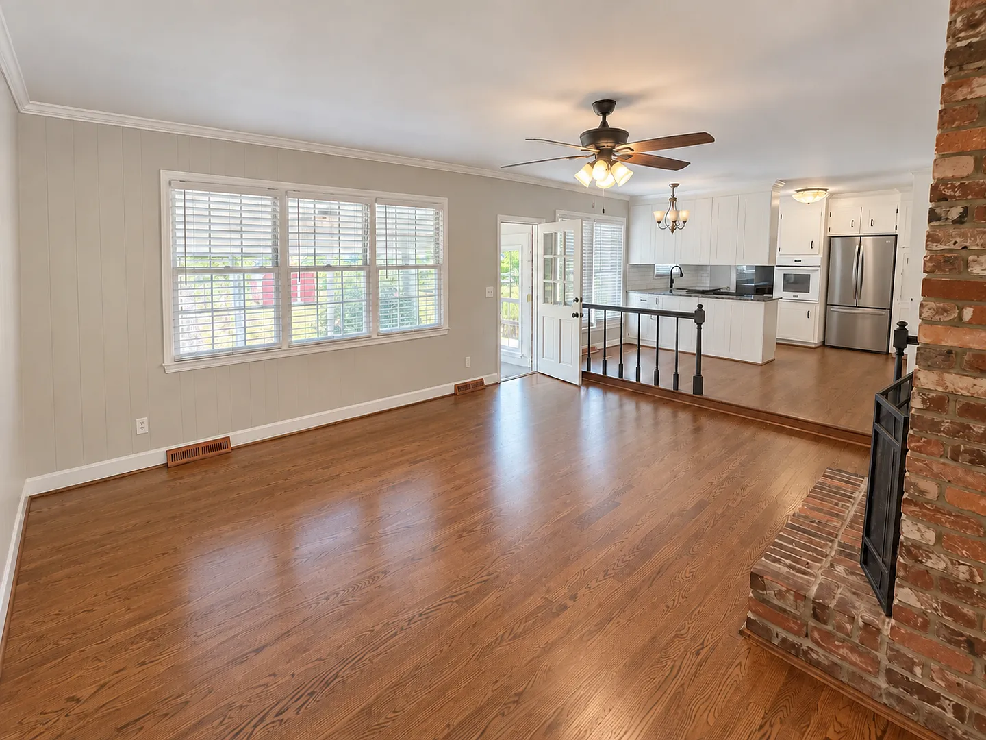 Charming Taylors Home | Spacious Living & Prime Location — Photo 3