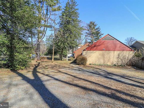 3rd image of 7207 Elizabeth Dr