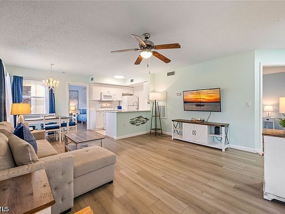 3rd image of 12591 Equestrian Cir APT 1207