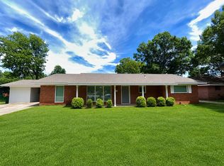 306 Line Dr, Gainesville, TX 76240
