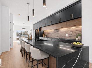 11021 132nd St NW, Edmonton, AB T5M 1E1