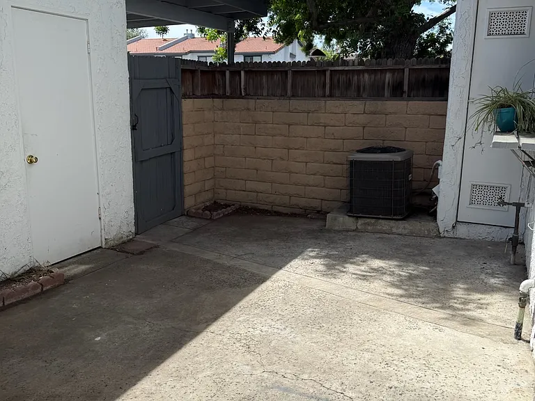 1910 W Palmyra Ave #127 — Photo 3