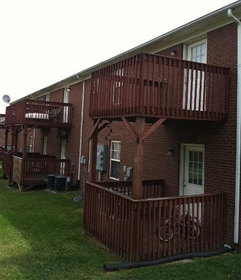 2nd image of 2525 Danielle Ln