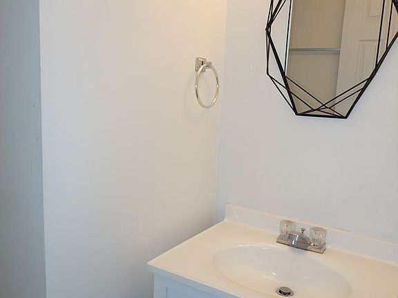 3rd image of 163B Jenness Ln