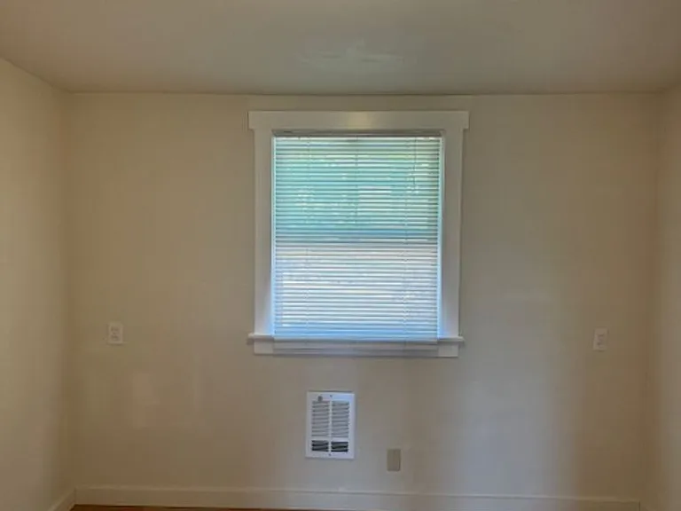 704 Indiana St — Photo 11