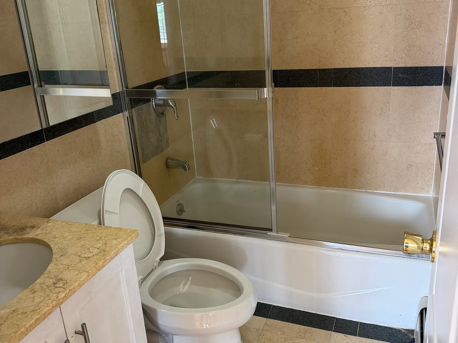 2 bed, 750 sqft, $2,650 — Photo 3