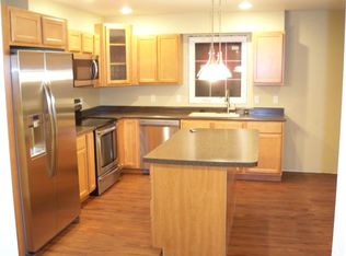 912 Hawthorne Dr, Howards Grove, WI 53083