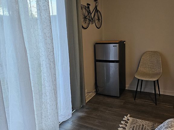 5th image of 723 El Salto Dr APT J