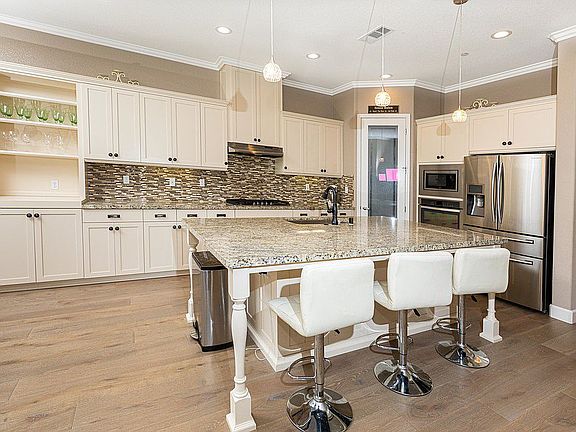 4th image of 512 Harbor Cove Cir