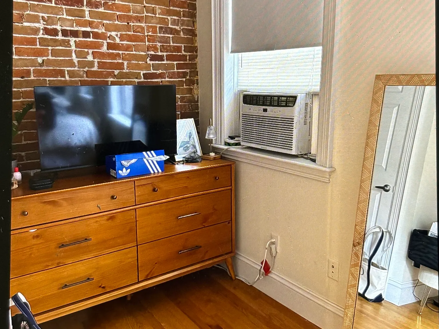 1 bed, 800 sqft, $1,750 — Photo 2