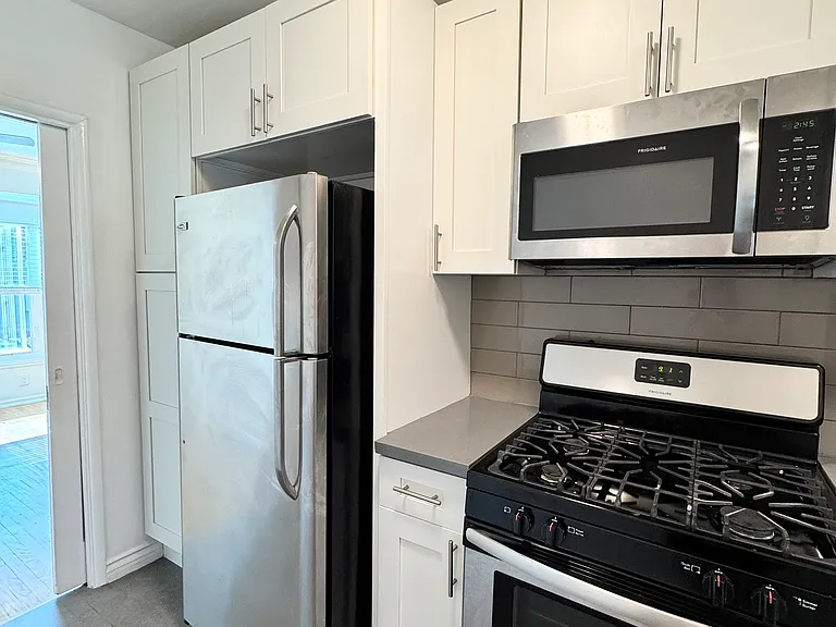 905 N Sweetzer Ave #1 — Photo 11