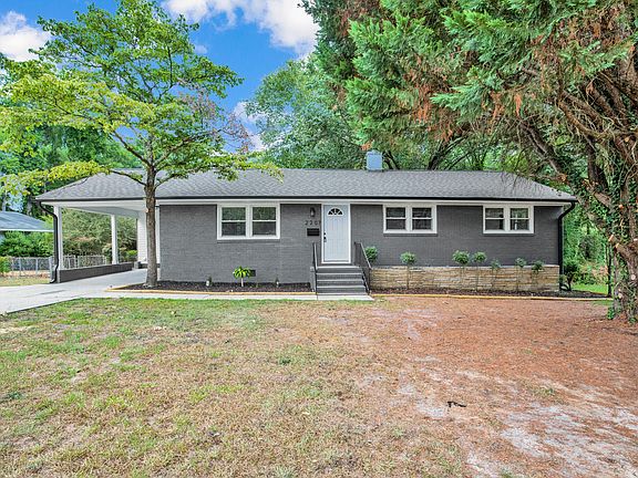 3rd image of 2207 McBain Dr