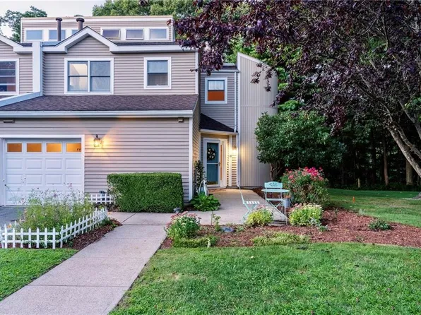 38 Lawton Brook Ln, Portsmouth, RI 02871