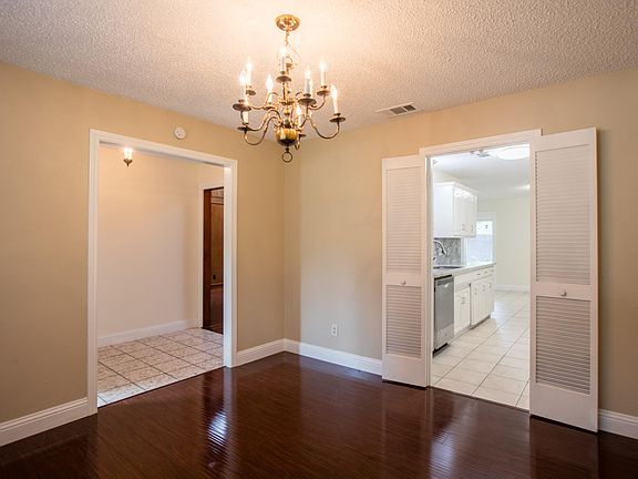3rd image of 3113 Oxford Ct